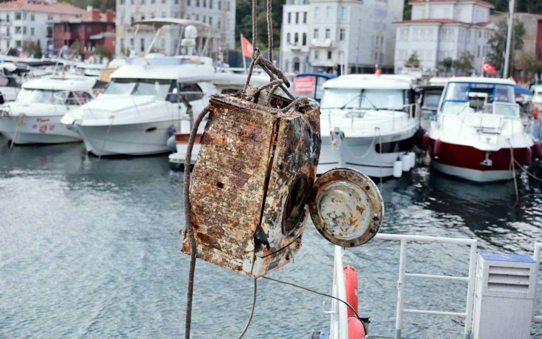 İstanbul'un utancı: Boğaz'ın altı adeta bir çöplük! Çamaşır makinesi, televizyon, araba lastiği... 6